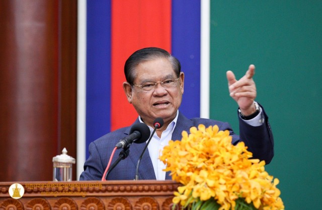 សម្ដេច ស ខេង បញ្ជា​ឱ្យ​អភិបាលរាជធានី​-​ខេត្ត ពិនិត្យមើល​អាកប្បកិរិយា​ស្មៀនឃុំ​-​សង្កាត់ ជាបន្ទាន់